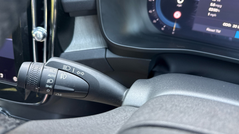 Volvo XC40 2.0 B3P Ultra Dark 5dr Auto Petrol Estate